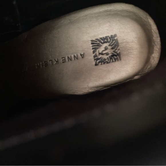 EUC Anne Klein black suede ankle boots size 9. Side zipper. - Picture 12 of 15